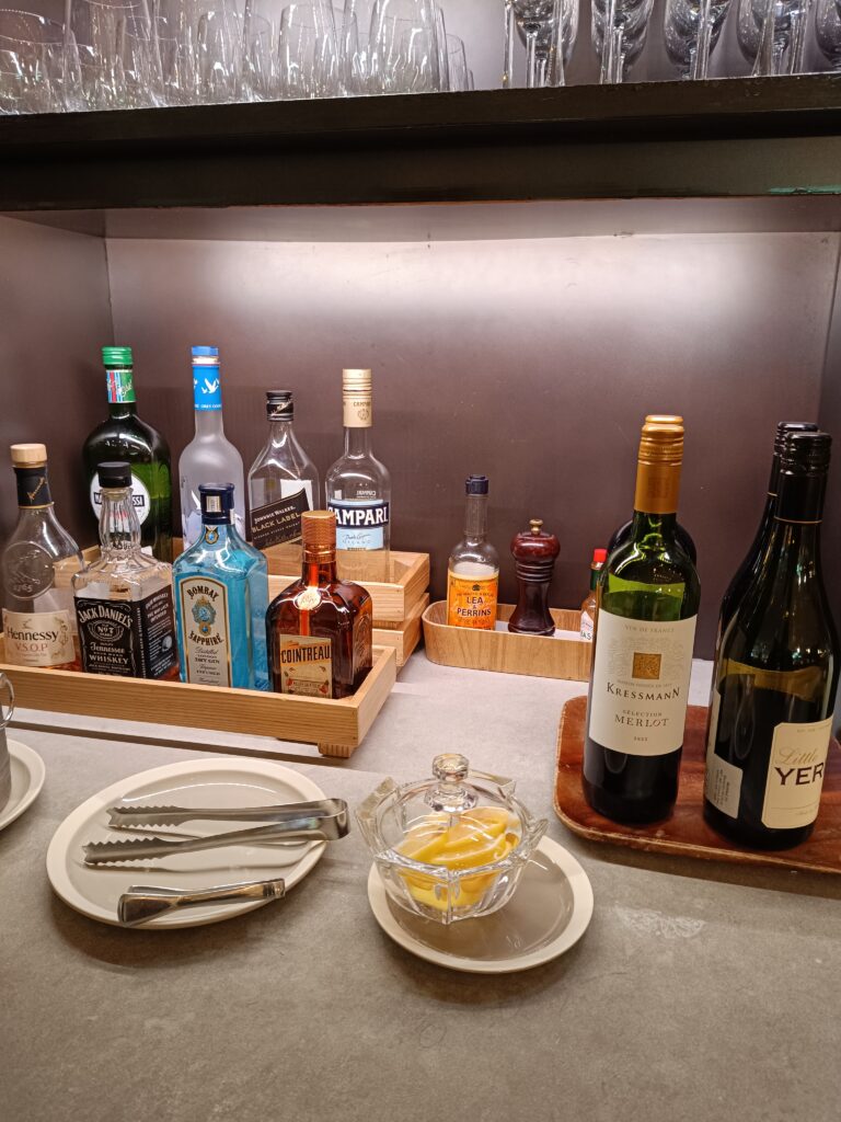 Cathay Pacific Lounge, lounge safari