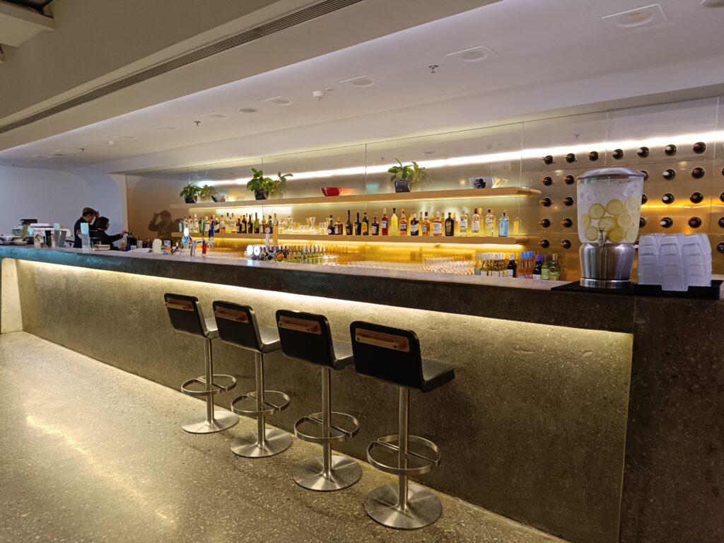 Qantas Business Lounge, lounge safari
